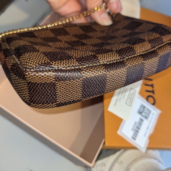 Rare Louis Vuitton Limited Edition Christmas Pouchette - Picture 4 of 8